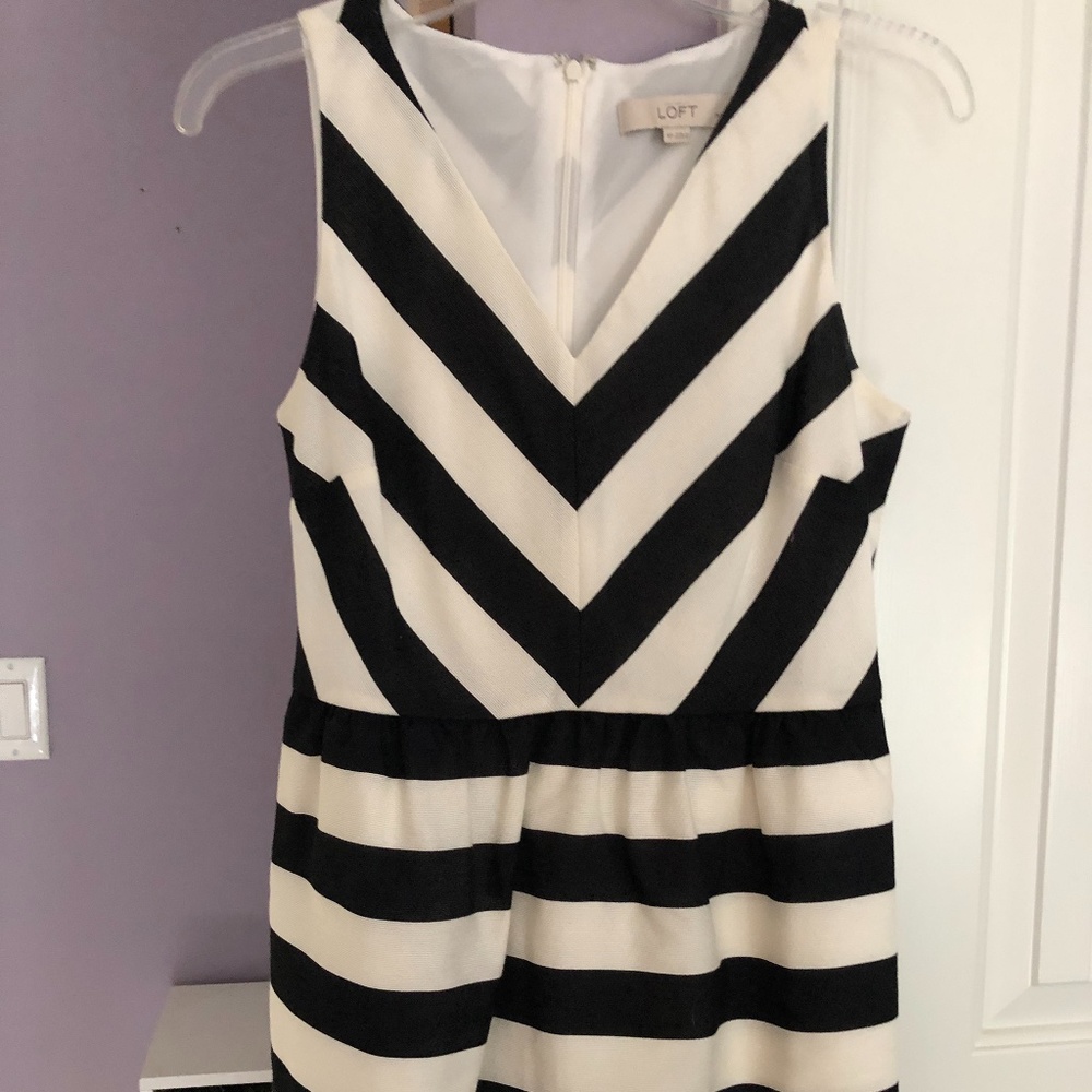 NEW WITHOUT TAGS LOFT FIT AND FLARE DRESS